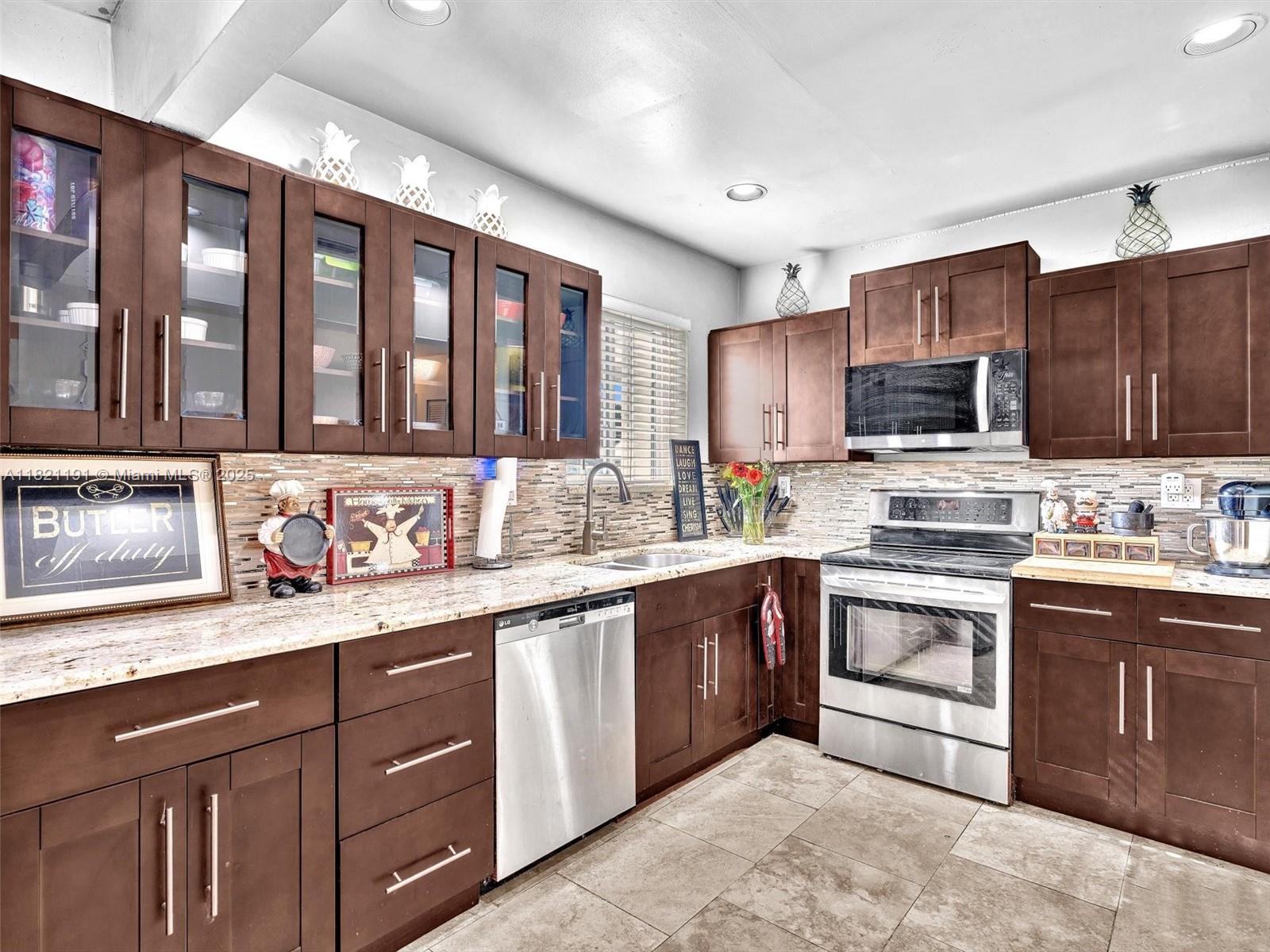 SO MIAMI HEIGHTS MANOR - Residential