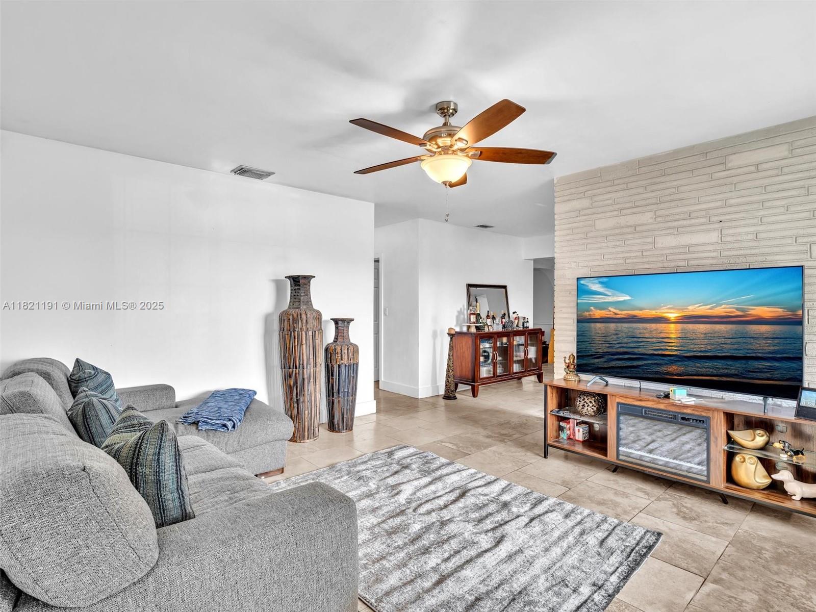 SO MIAMI HEIGHTS MANOR - Residential