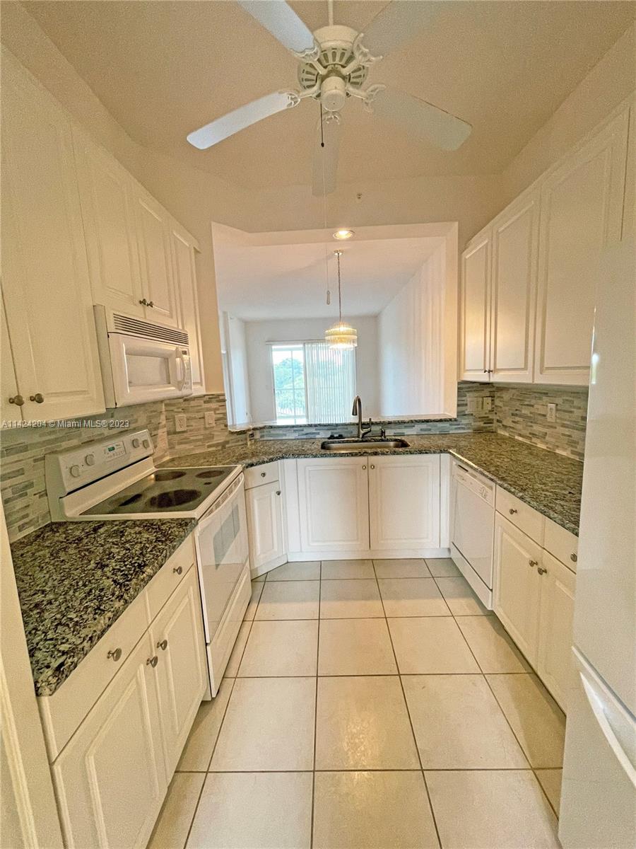 Beautiful 2/2 with water view. Located in the highly sought after Weldon at Kings Point a Community for 55+. This wonderful unit has a very nice kitchen, high ceilings throughout, lovely patio and a huge main closet. Enjoy the many amenities this active community has to offer such as a large clubhouse with pools and spas, a state of the art fitness center, billiards, social events, national organizations and club activities and air conditioned shuttle buses.