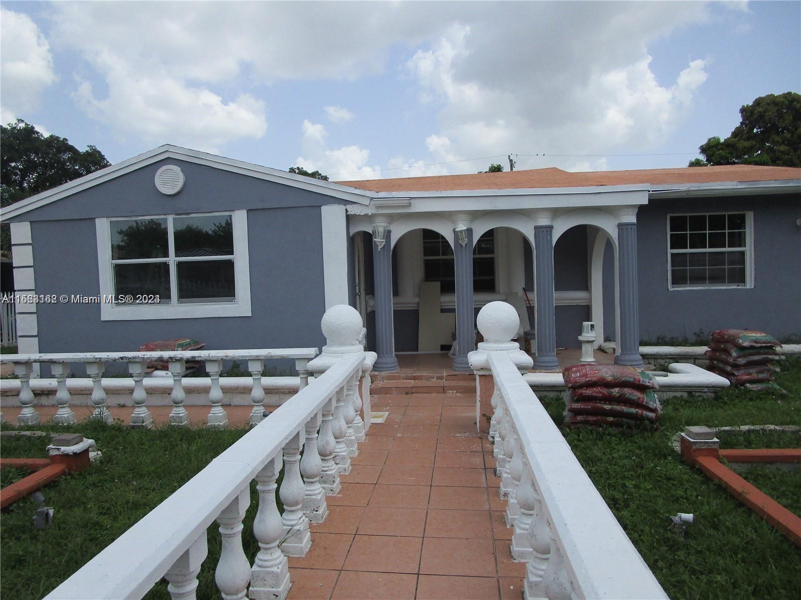 Property for Sale at 2437 Dewey St St, Hollywood, Broward County, Florida - Bedrooms: 5 
Bathrooms: 4  - $550,000