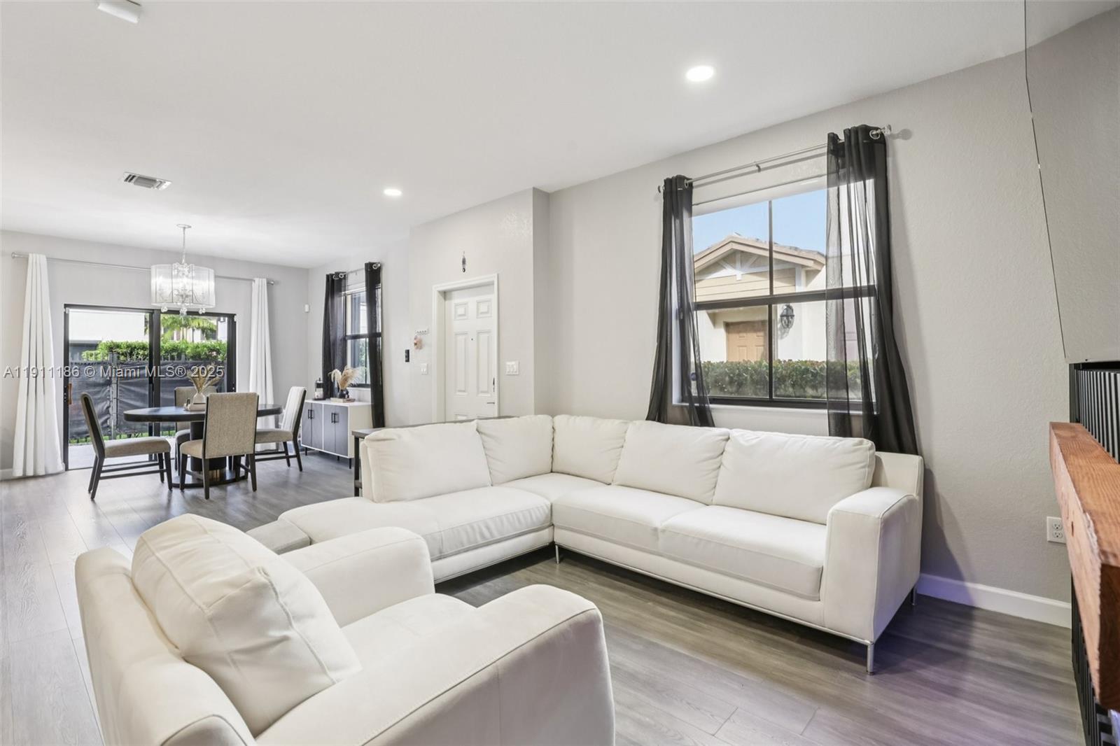 TROTTERS CHASE - Residential