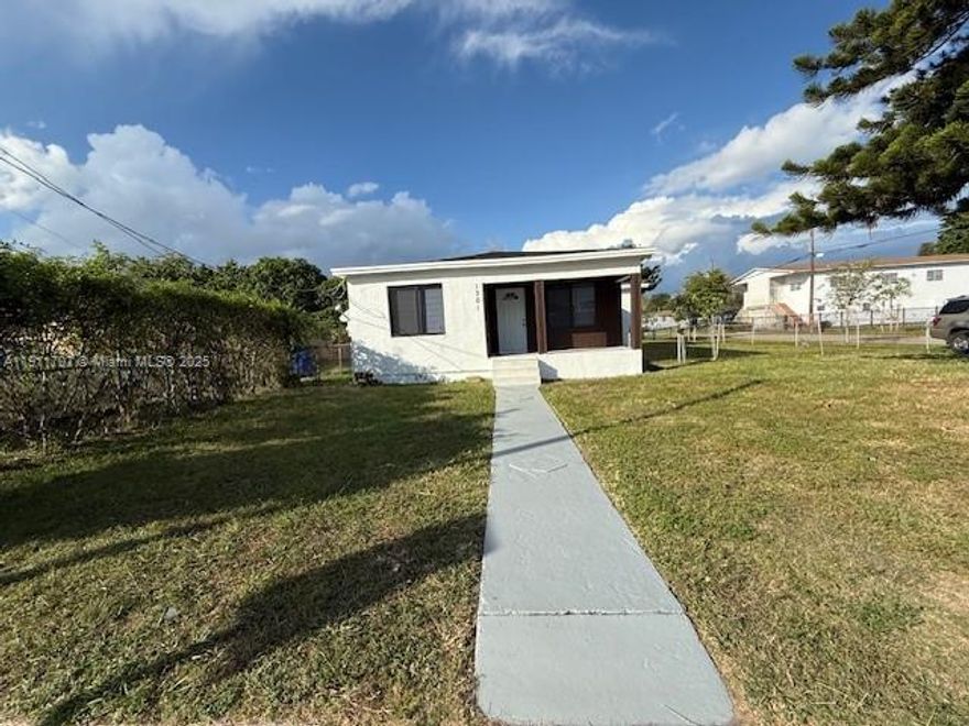 CORNER LOT 3 BEDROOMS 1 BATH, FULLY RENOVATED, OPEN LAYOUT. NEW ROOF. EASY ACCESS TO I95, 10 MINUTES TO BRICKELL