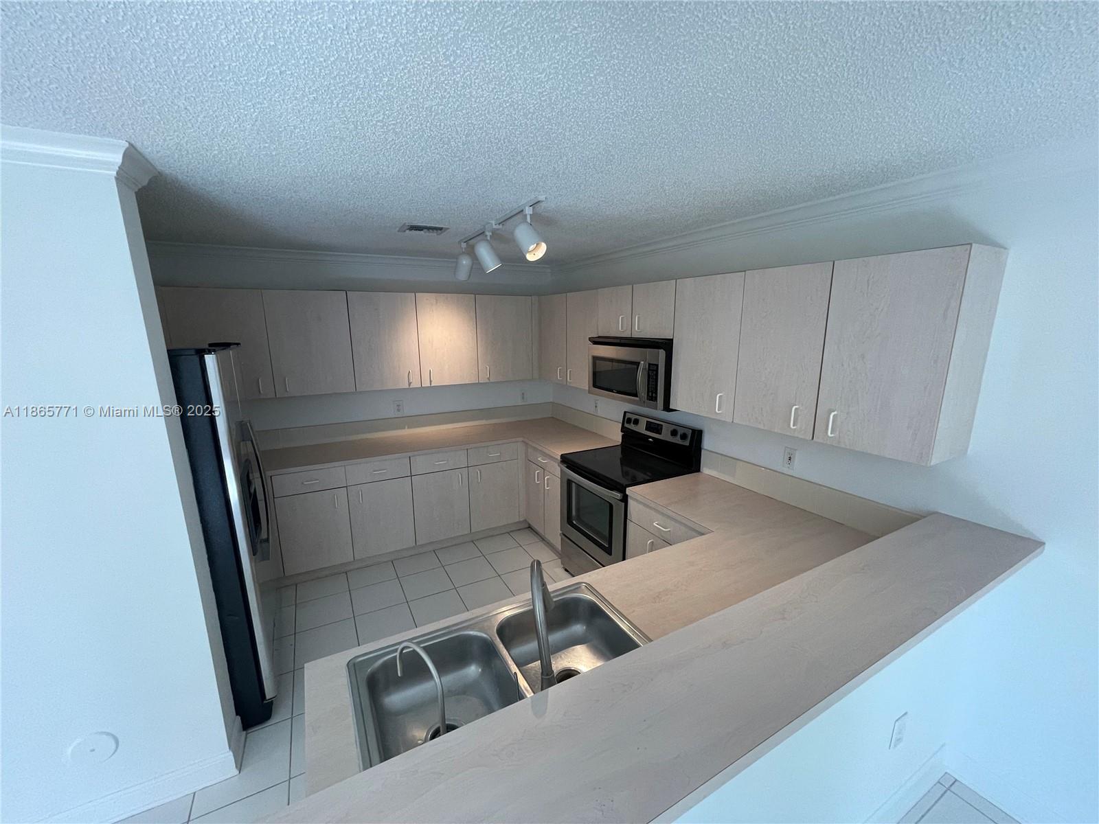 CRYSTAL VIEW TOWNHOMES PL - Residential