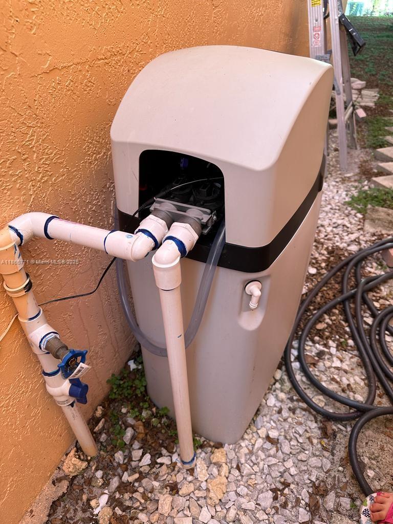 CRYSTAL VIEW TOWNHOMES PL - Residential