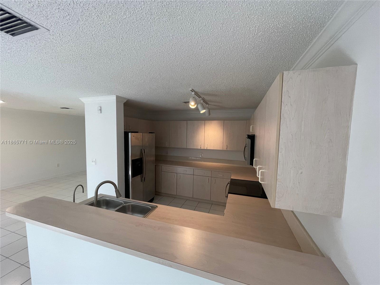 CRYSTAL VIEW TOWNHOMES PL - Residential