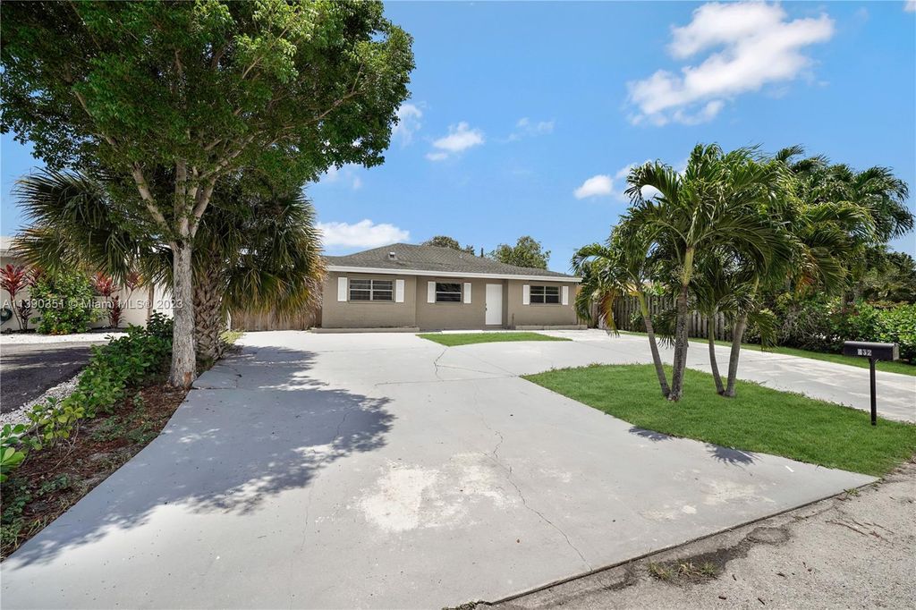 Photo of 452 Waseca Dr, Lake Worth, FL 33462 (MLS # A11390351)