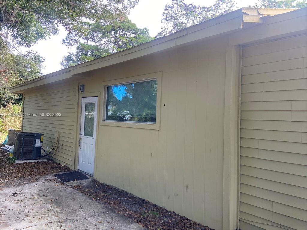 Photo of 1502 S 27th St #Rear, Fort Pierce, FL 34947 (MLS # A11467495)