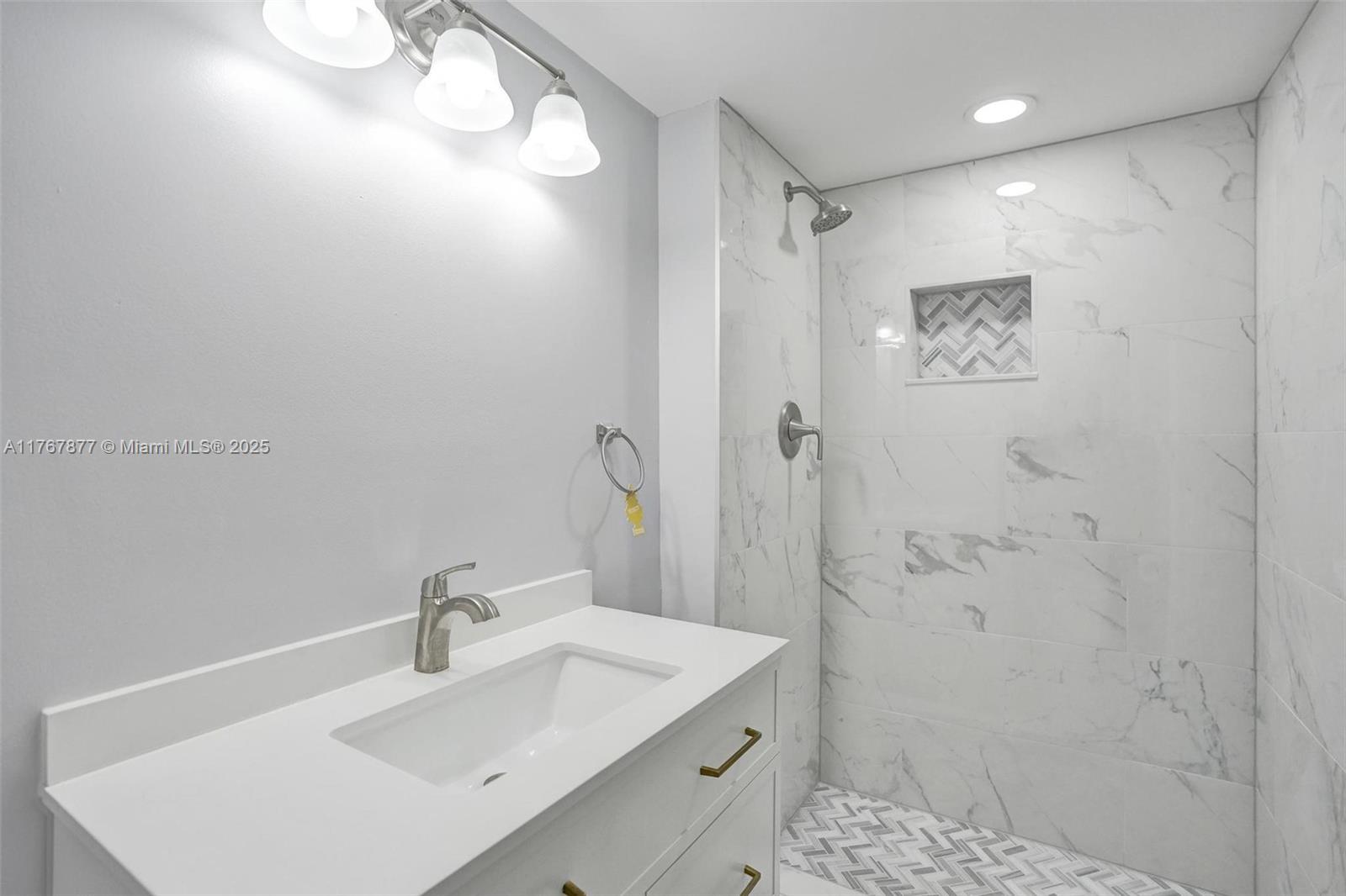 MONTEREY VILLAGE-ONE COND - Residential