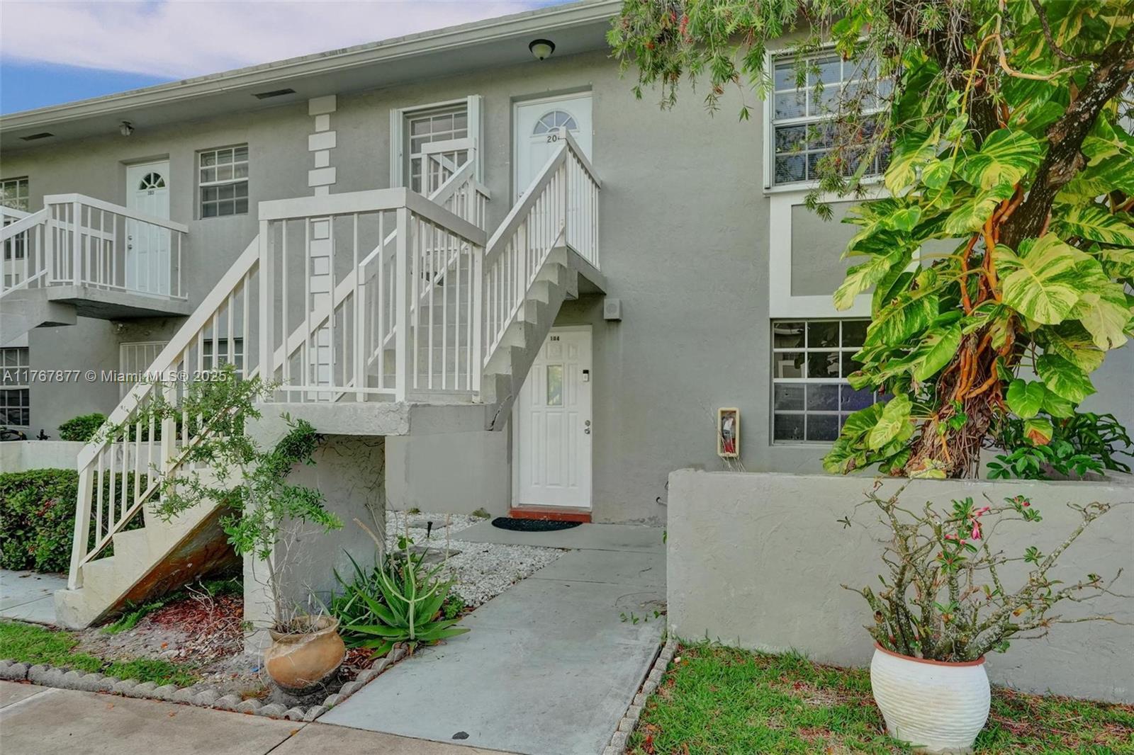 426 NE 210th Cir Ter 104-2