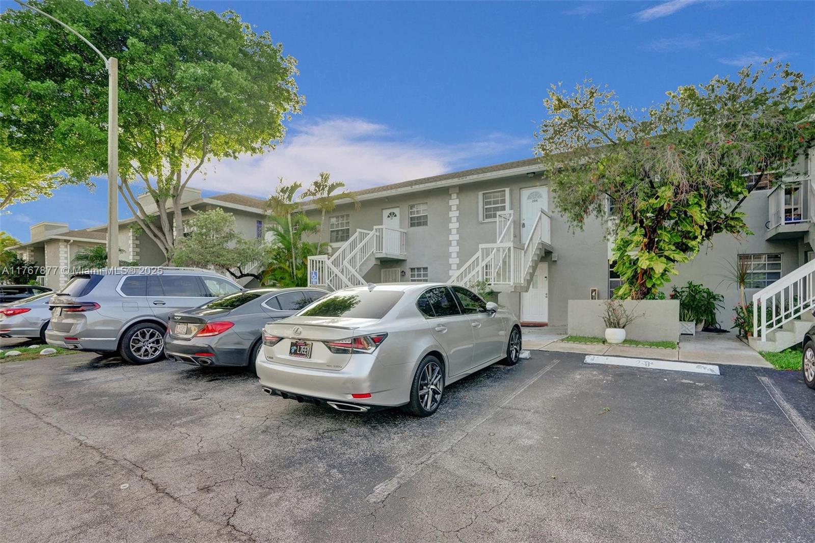 426 NE 210th Cir Ter 104-2