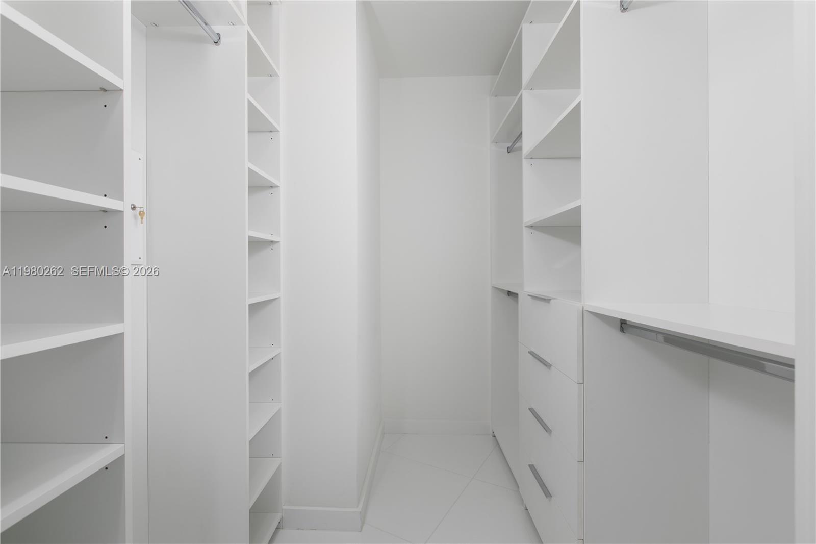 PARAMOUNT MIAMI WORLDCENT - Residential Lease