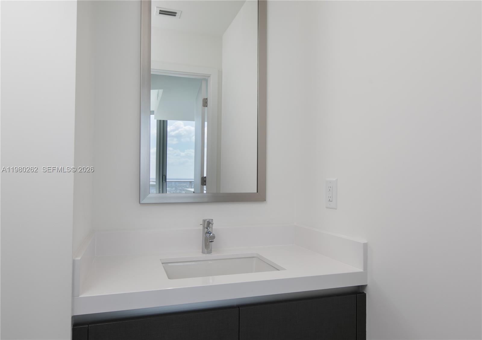 PARAMOUNT MIAMI WORLDCENT - Residential Lease