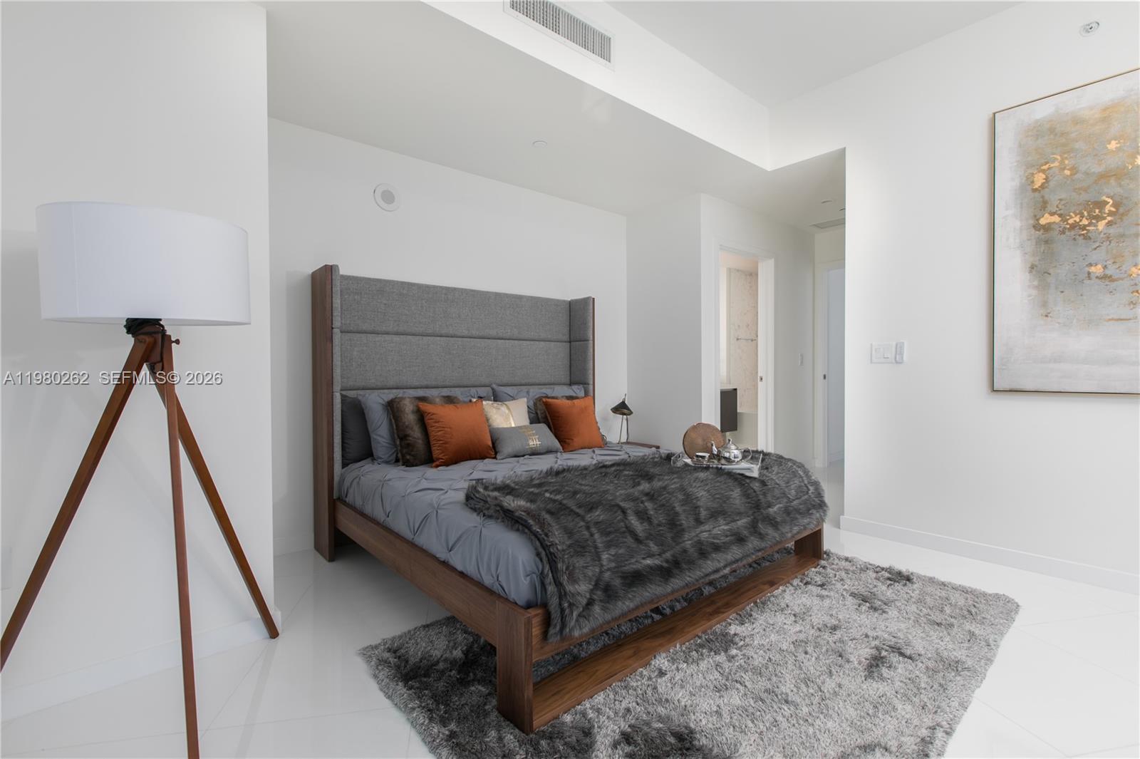 PARAMOUNT MIAMI WORLDCENT - Residential Lease