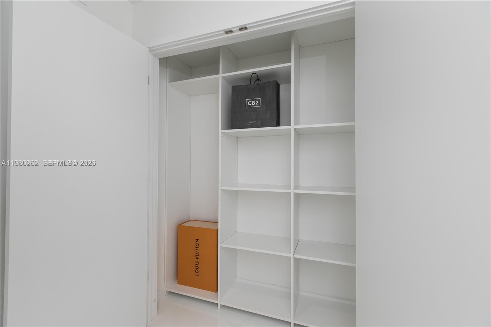 PARAMOUNT MIAMI WORLDCENT - Residential Lease