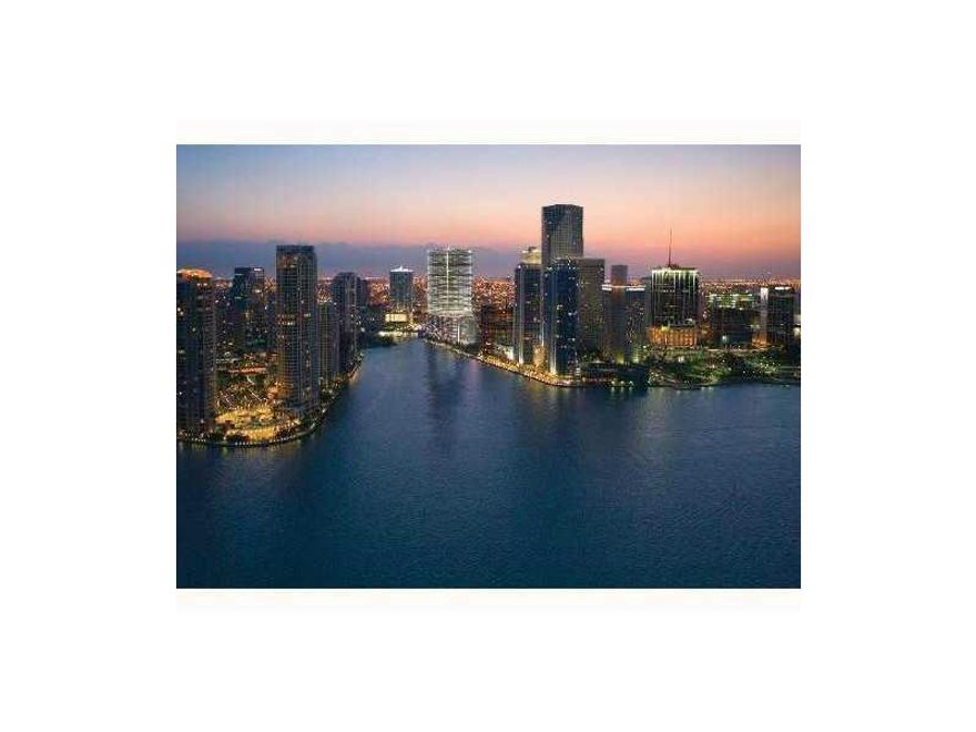 Beautiful 1 bed/ 1 1/2 bath unit in EPIC. Spectacular views of the city and bay from every room. Modern kitchen and baths with European design and stainless steel appliances. Building includes top of the line amenities. Three pools, sauna, jacuzzi, gym, r estaurants, close to everything. Show with confidence.