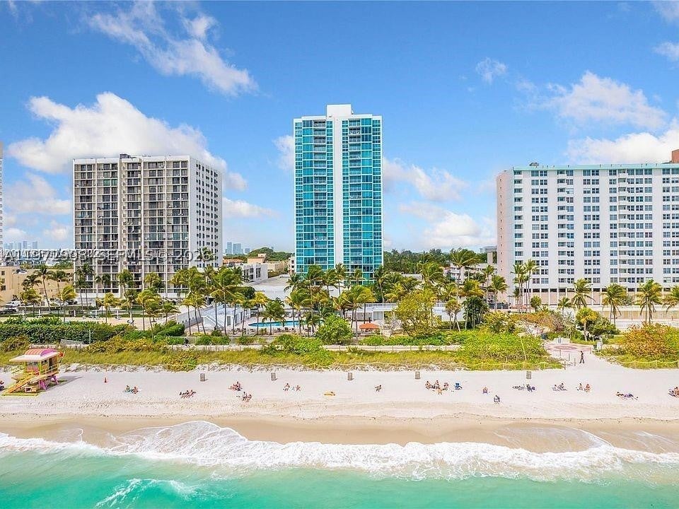 2655 Collins Ave 1404