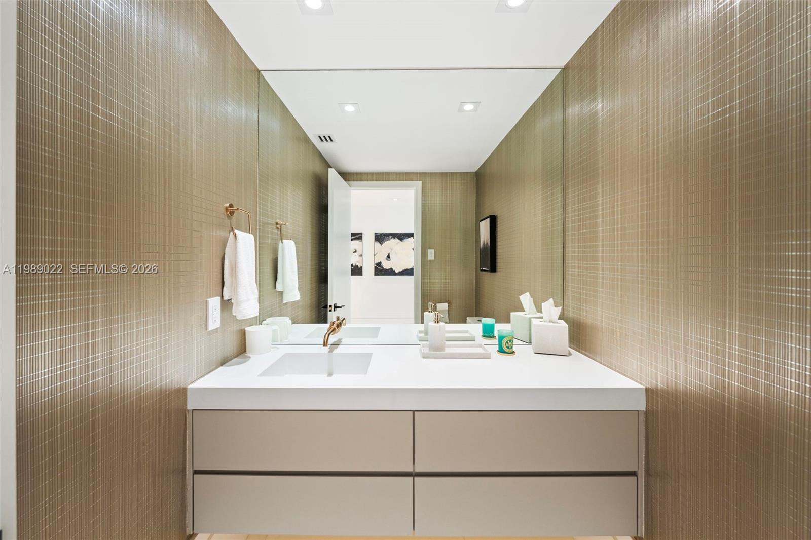 BAL HARBOUR TOWER CONDO - Residential