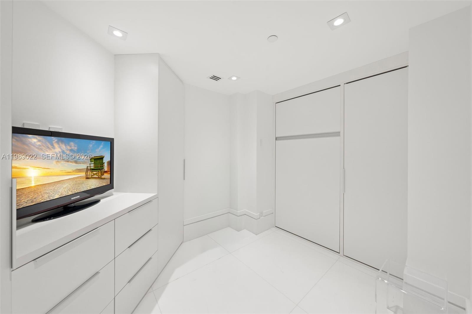 BAL HARBOUR TOWER CONDO - Residential