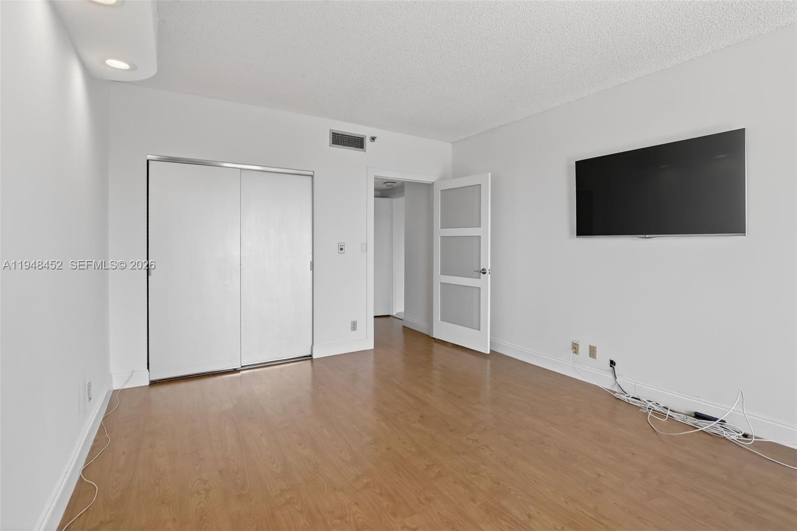 HAMPTONS WEST CONDO - Residential