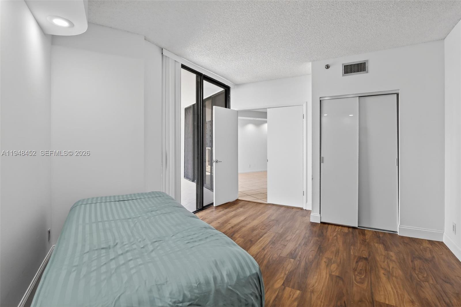 HAMPTONS WEST CONDO - Residential