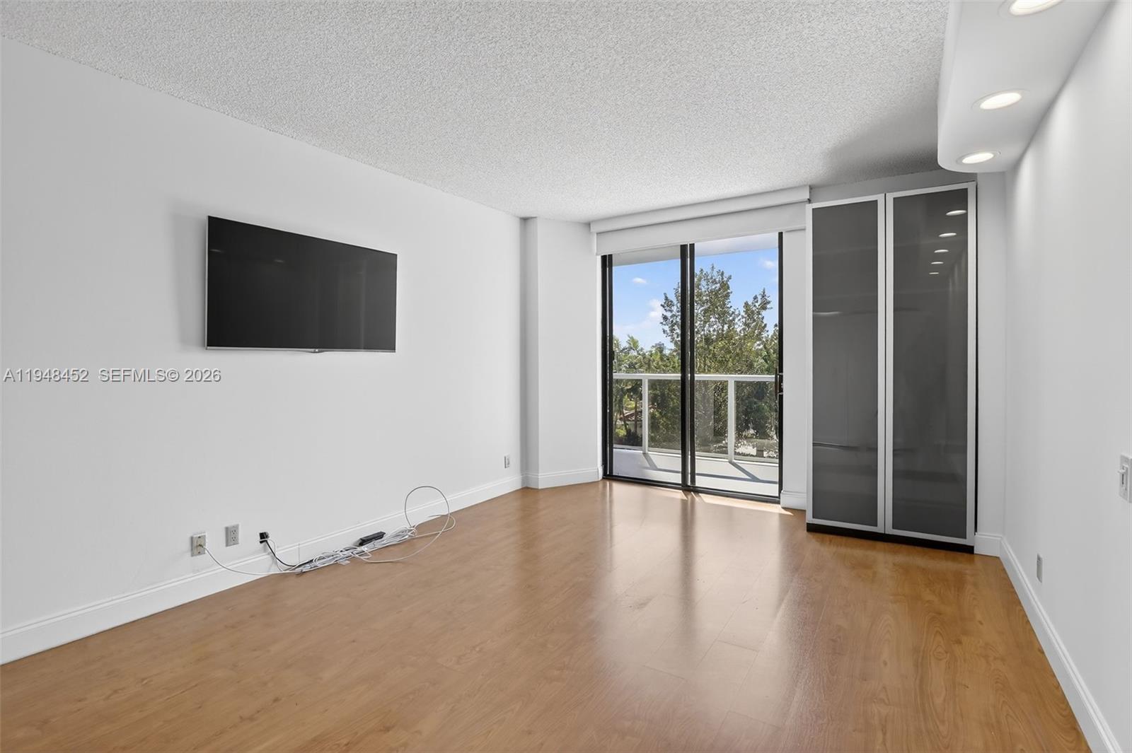 HAMPTONS WEST CONDO - Residential