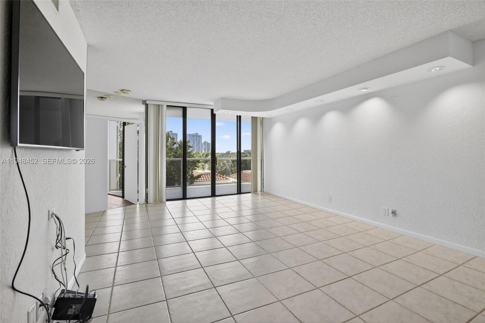 HAMPTONS WEST CONDO - Residential