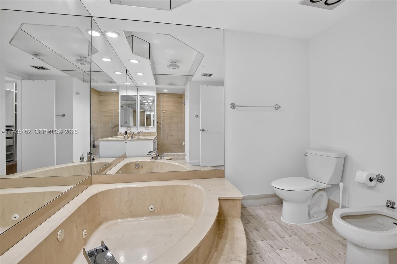 HAMPTONS WEST CONDO - Residential