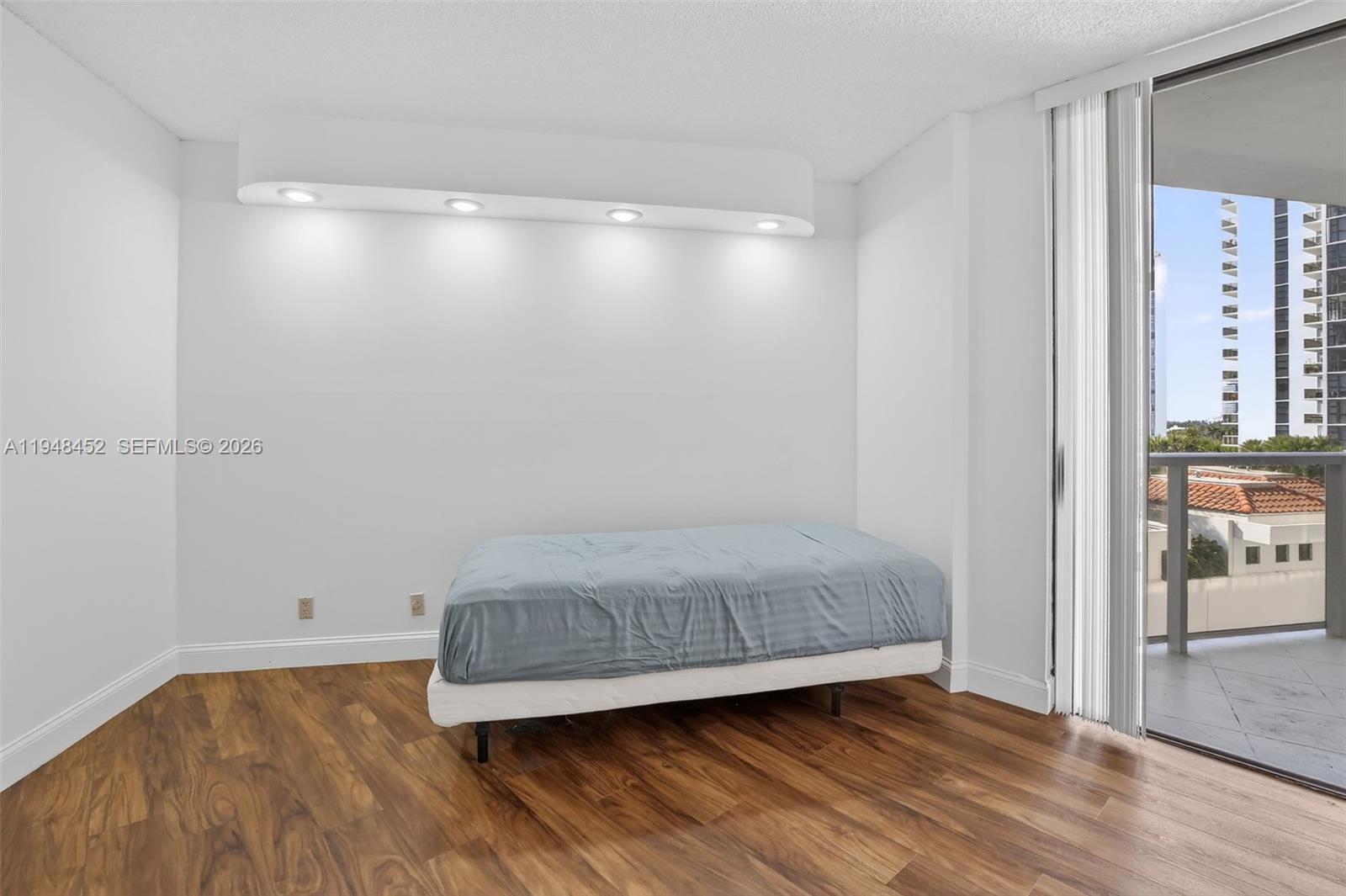 HAMPTONS WEST CONDO - Residential