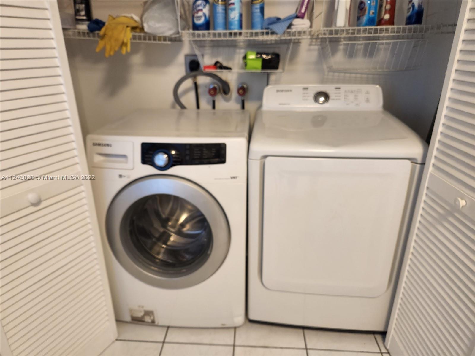 LAGO LINDO TOWNVILLAS CON - Residential