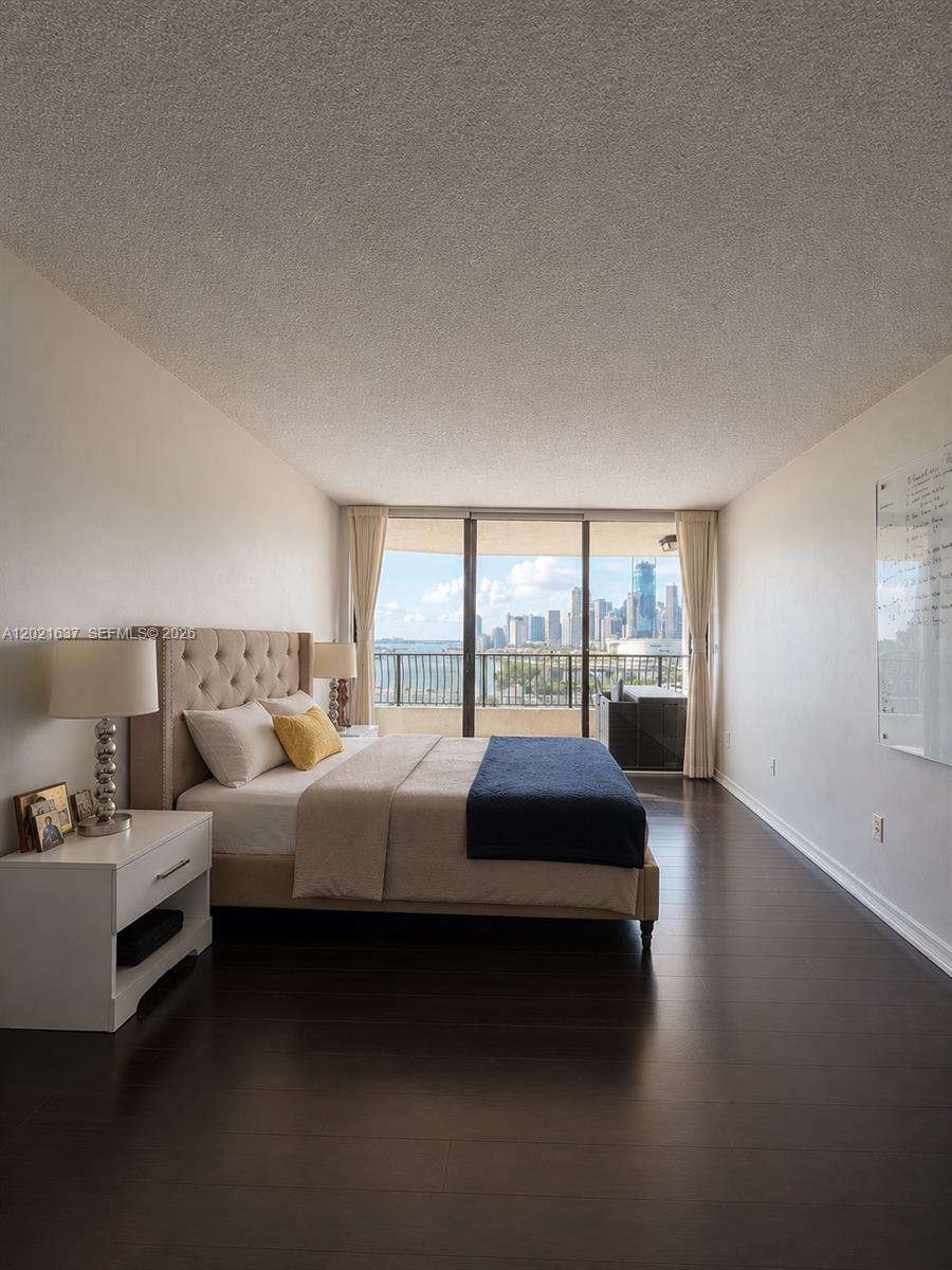 555 NE 15th St 16K