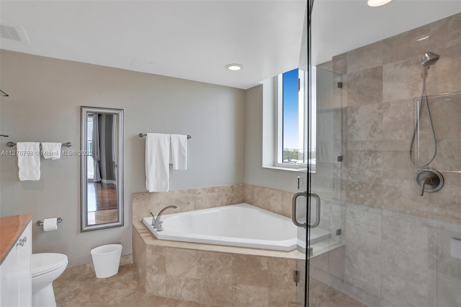 DUO CONDOMINIUM EAST - Residential