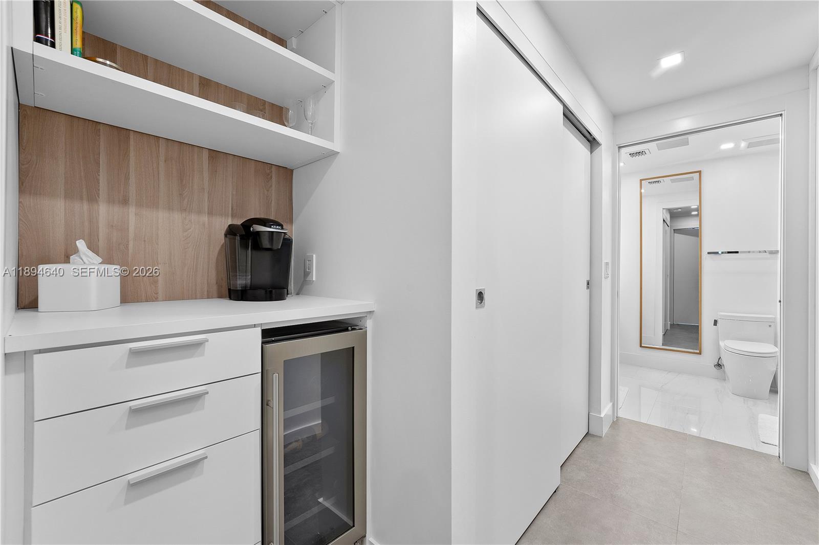 ONE THOUSAND VENETIAN WAY - Residential