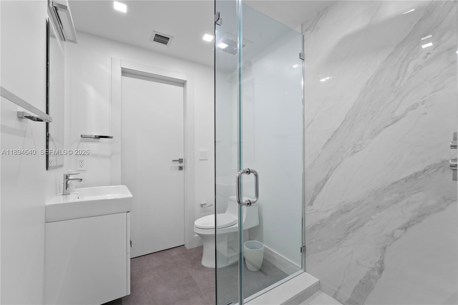 ONE THOUSAND VENETIAN WAY - Residential