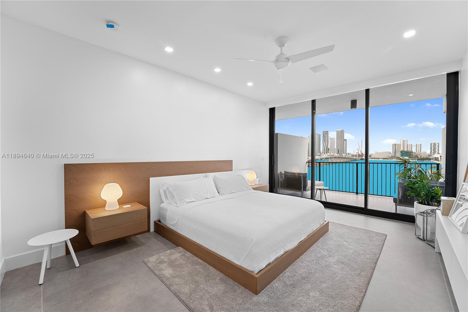 ONE THOUSAND VENETIAN WAY - Residential