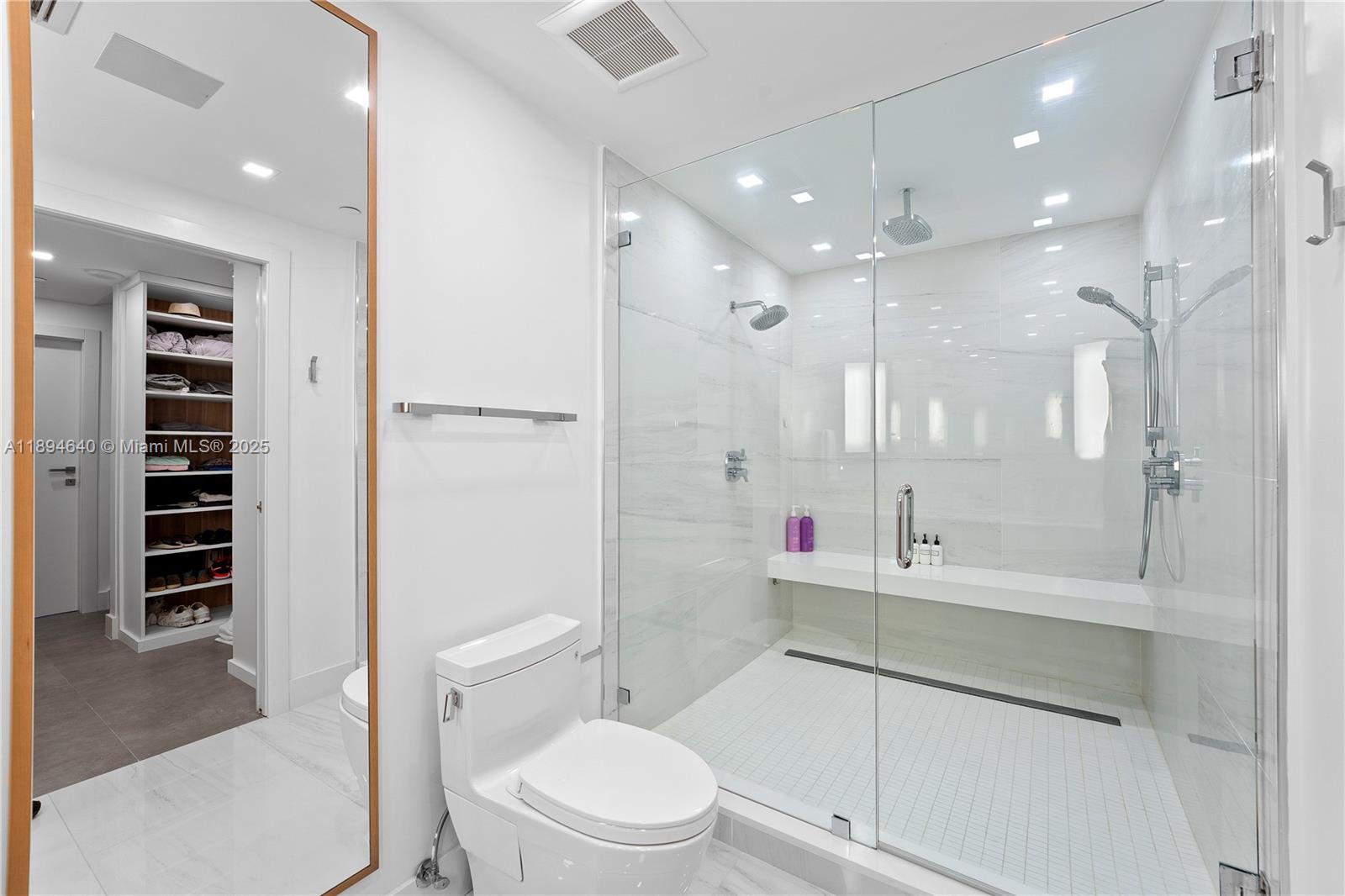 ONE THOUSAND VENETIAN WAY - Residential