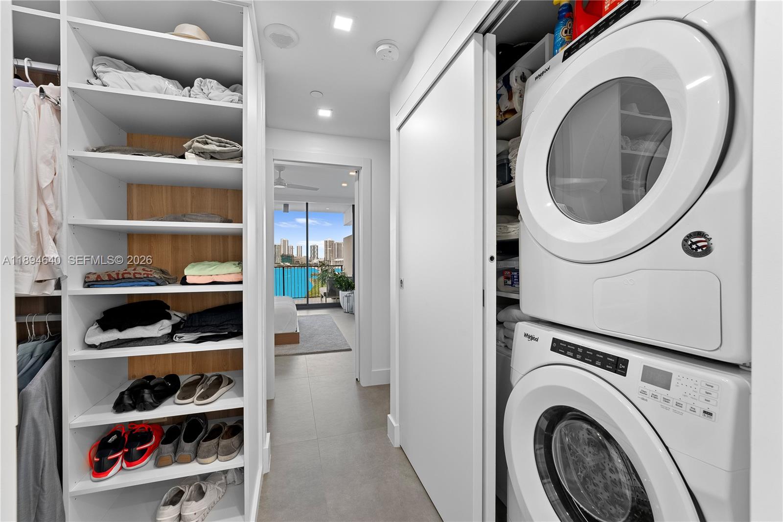 ONE THOUSAND VENETIAN WAY - Residential