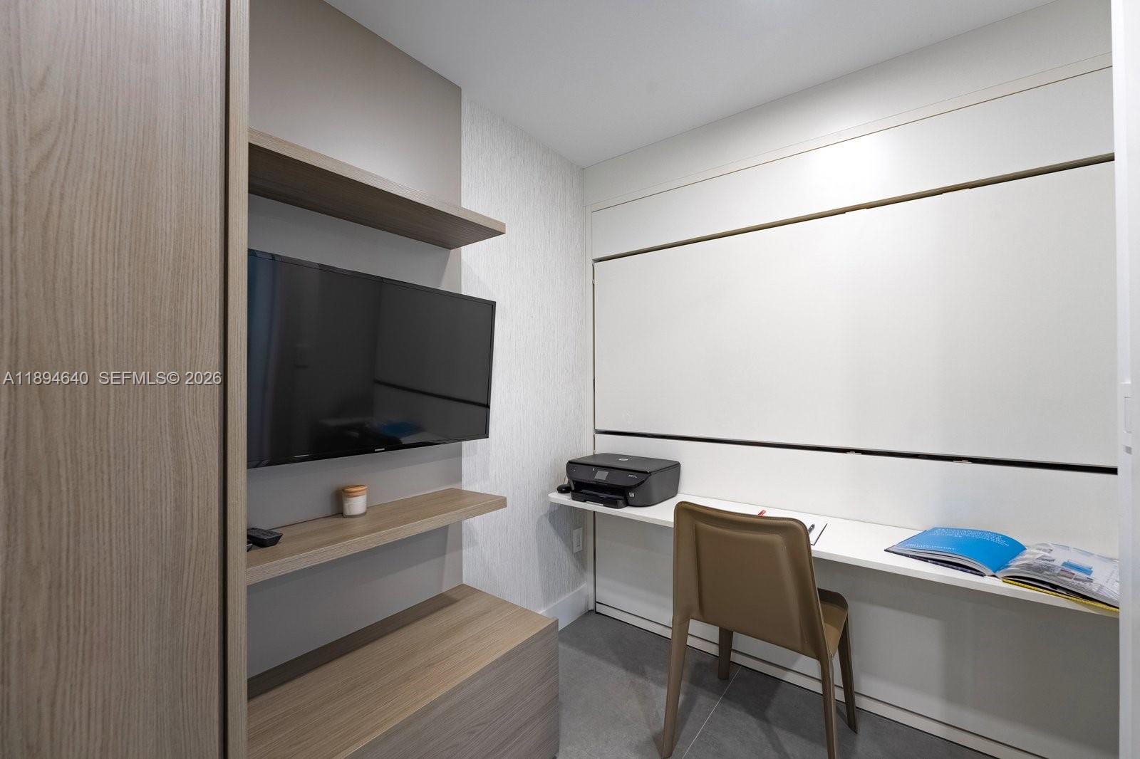 ONE THOUSAND VENETIAN WAY - Residential