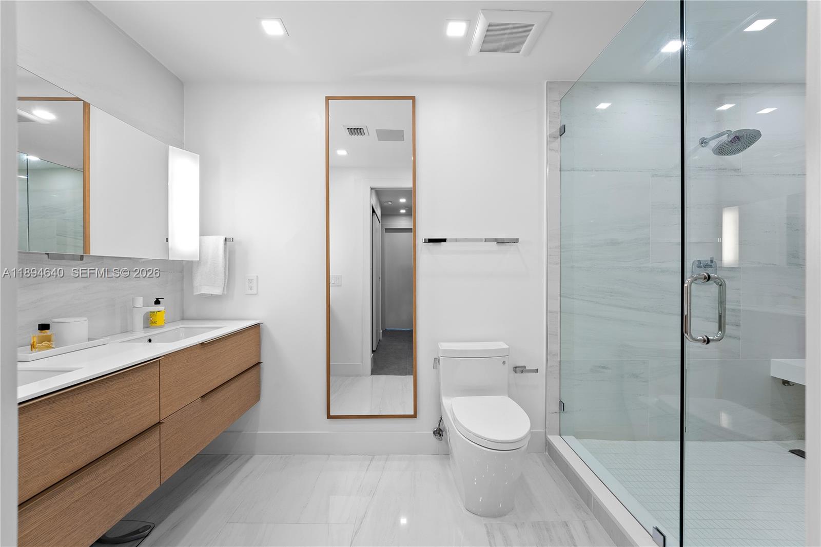 ONE THOUSAND VENETIAN WAY - Residential