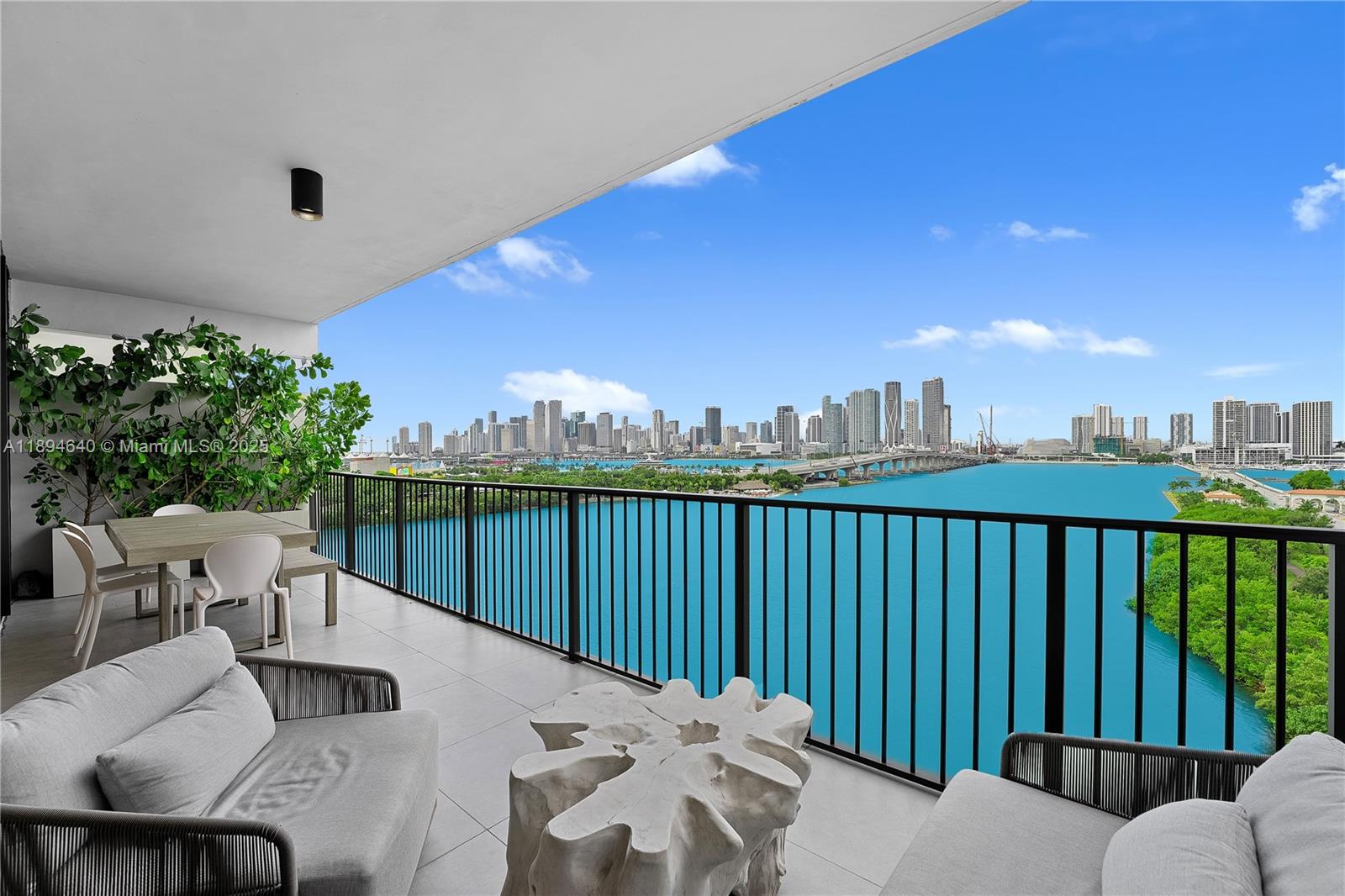 ONE THOUSAND VENETIAN WAY - Residential