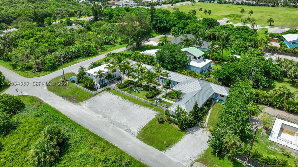 Photo of 2502 Tamarind Dr, Fort Pierce, FL 34949 (MLS # A12034053)