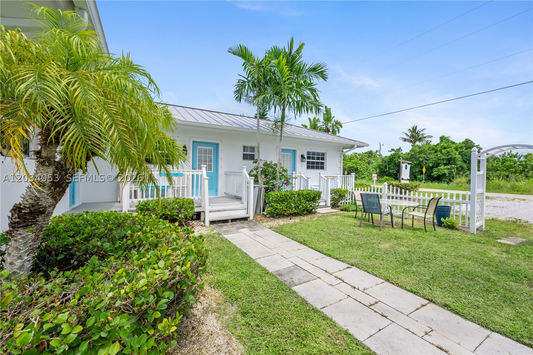 2502 Tamarind Dr