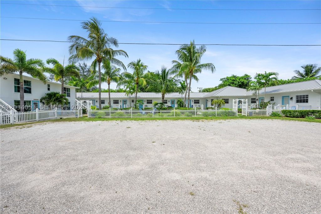 Photo of 2502 Tamarind Dr, Fort Pierce, FL 34949 (MLS # A12034053)