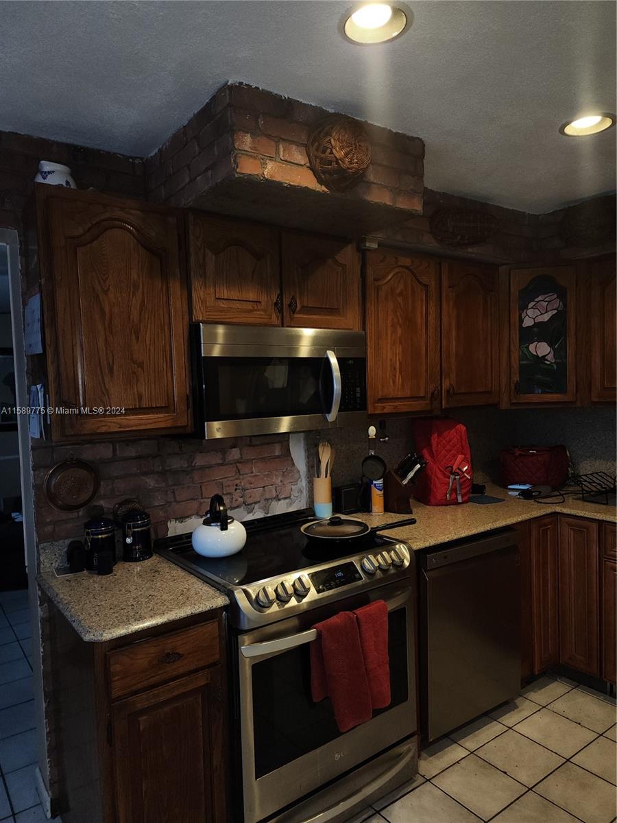 AVON HEIGHTS - Residential