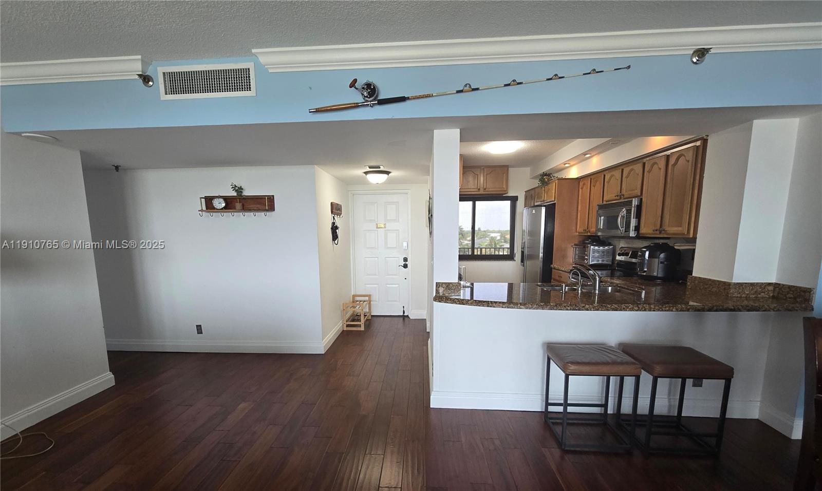 EVERGLADES CLUB CONDO - Residential Lease