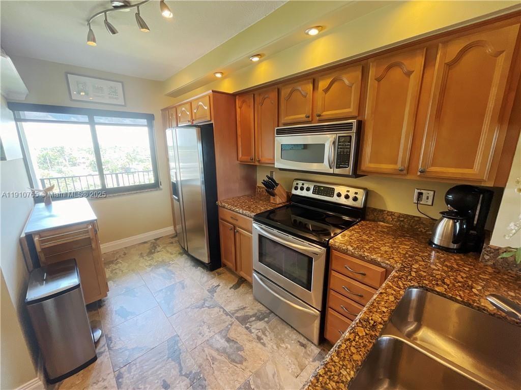 EVERGLADES CLUB CONDO - Residential Lease