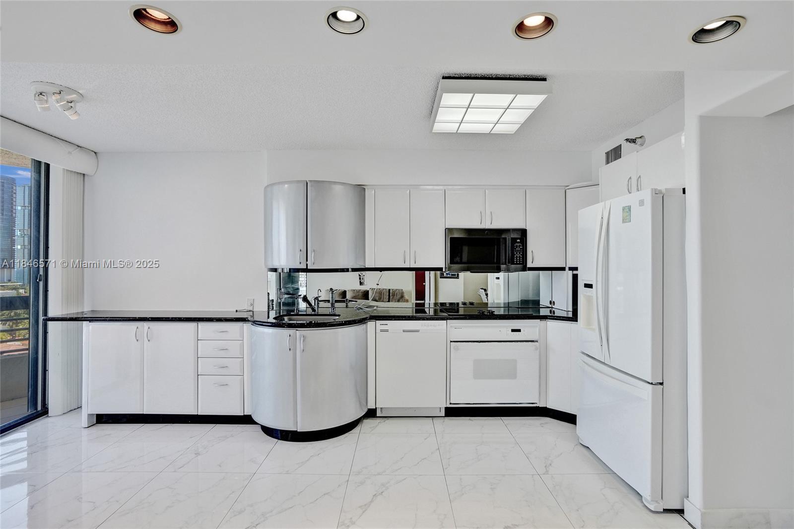 MYSTIC POINTE CONDO NO TH - Residential