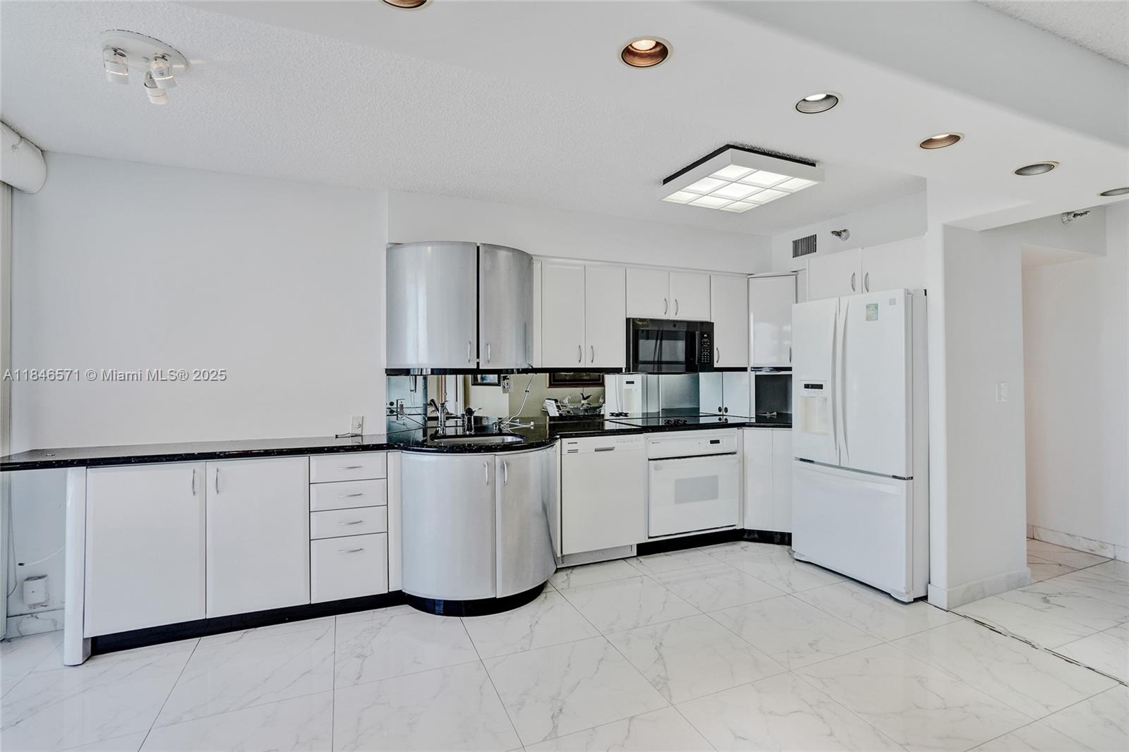 MYSTIC POINTE CONDO NO TH - Residential