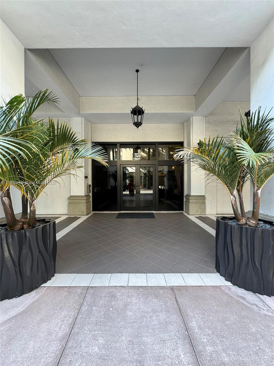 10 Aragon Ave 717