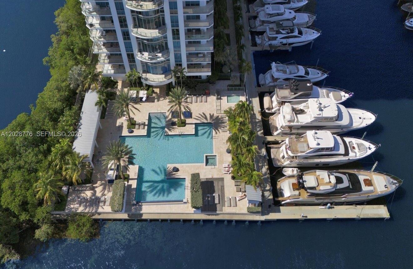 17111 Biscayne Blvd 208