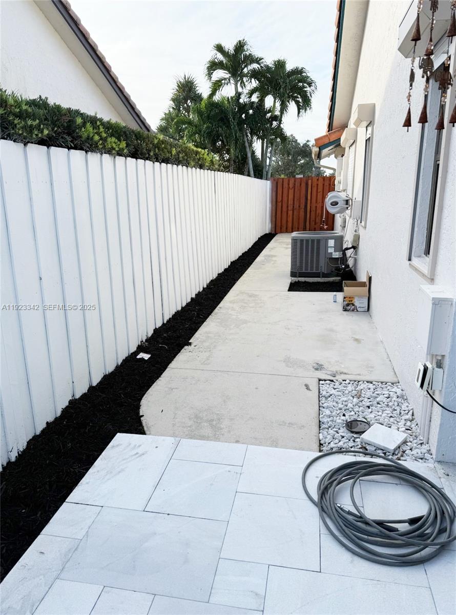 HAWKES BLUFF - Residential